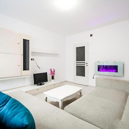 Nice Apartament Arad Exterior photo